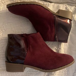 NWOT Old Navy Burgundy studded Chelsea Boot
